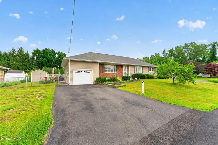4 Marietta Drive, Colonie, NY, photo 1