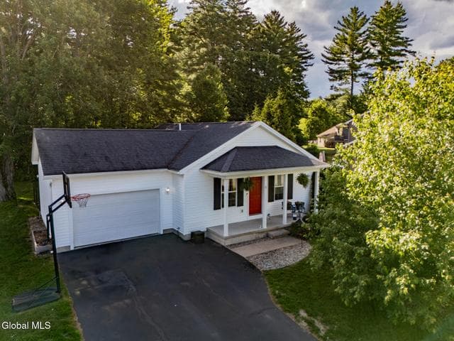5 Charlton Lane, Queensbury, NY, photo 1
