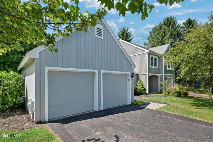 11 Greystone Drive, Voorheesville, NY, photo 4