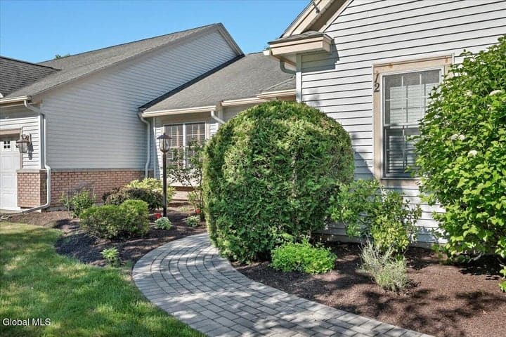 12 Camden Circle, Delmar, NY, photo 3