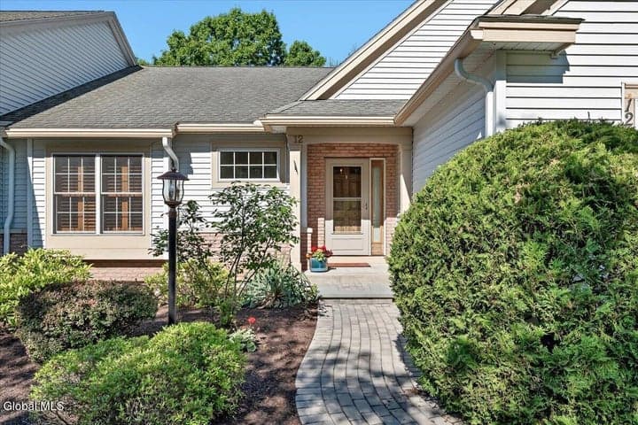 12 Camden Circle, Delmar, NY, photo 1