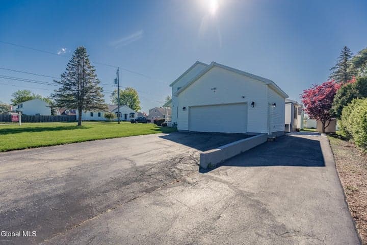 26 Columbia Street, Amsterdam, NY, photo 2