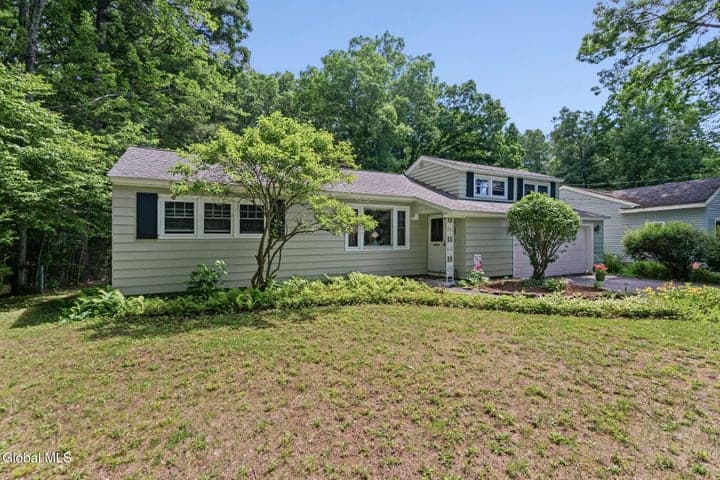 24 Ellen Lane, Glenville, NY, photo 1