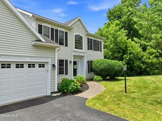 29 Heritage Court, Cohoes, NY, photo 3