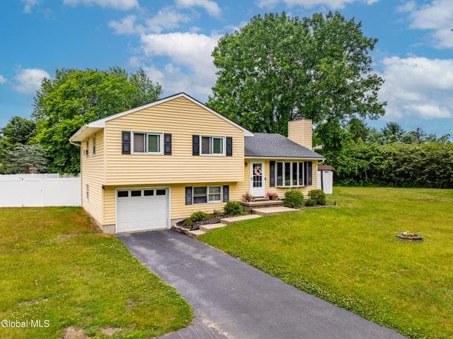 63 Rossman Circle, Stockport, NY, photo 2