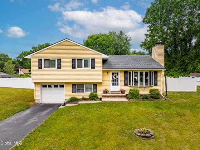63 Rossman Circle, Stockport, NY, photo 3