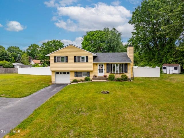 63 Rossman Circle, Stockport, NY, photo 5