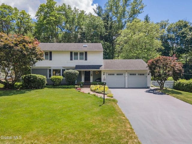 17 Northgate Drive, Guilderland, NY, photo 2