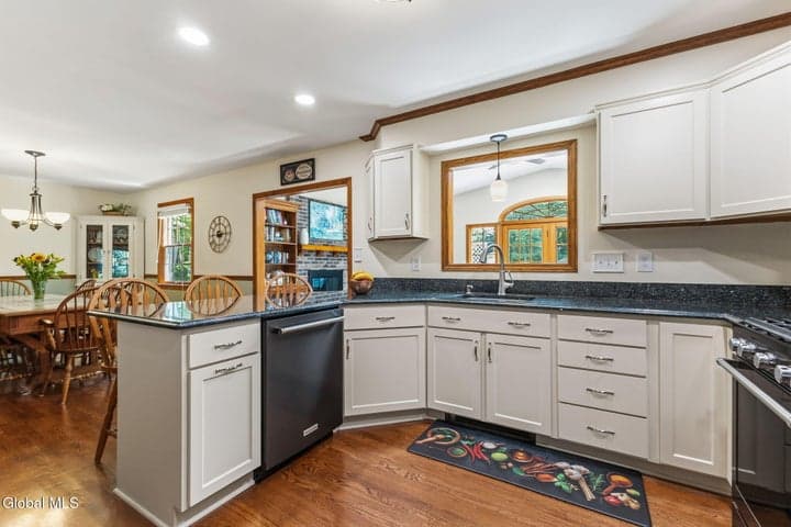 17 Northgate Drive, Guilderland, NY, photo 4