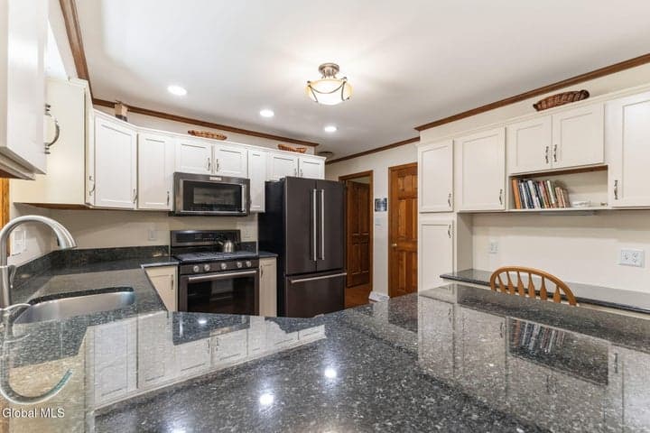 17 Northgate Drive, Guilderland, NY, photo 3