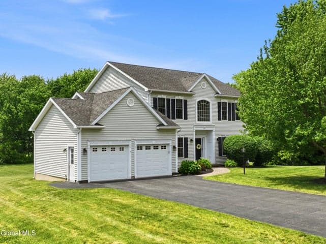 29 Heritage Court, Cohoes, NY, photo 1