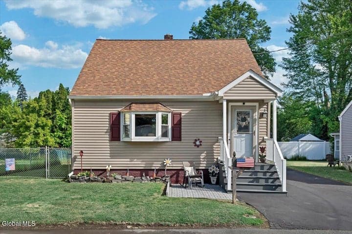 8 Lakeview Avenue, East Greenbush, NY, photo 1