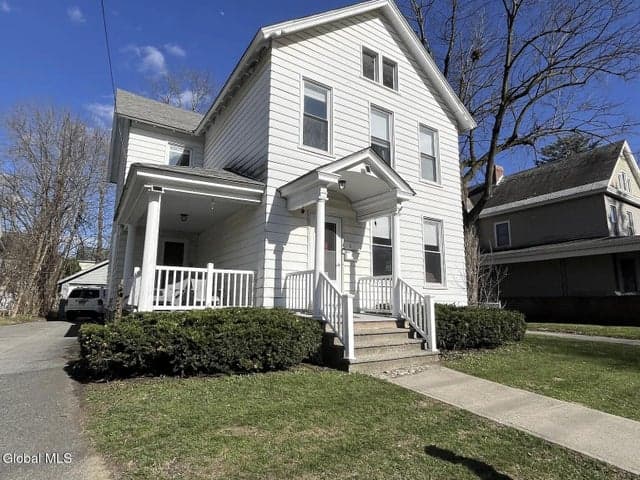 6 S Lake Avenue, Troy, NY