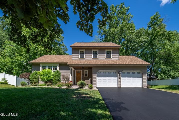 17 Montgomery Way, Clifton Park, NY, photo 1