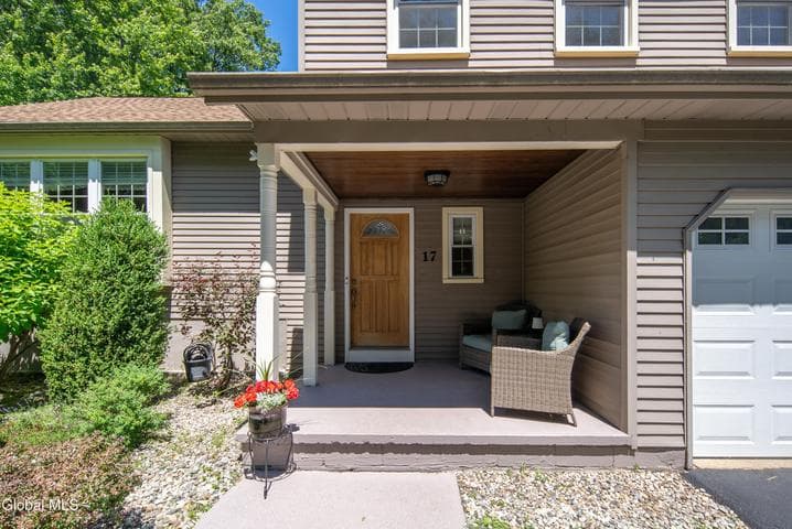 17 Montgomery Way, Clifton Park, NY, photo 2