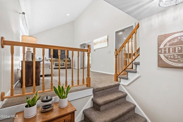 17 Montgomery Way, Clifton Park, NY, photo 4