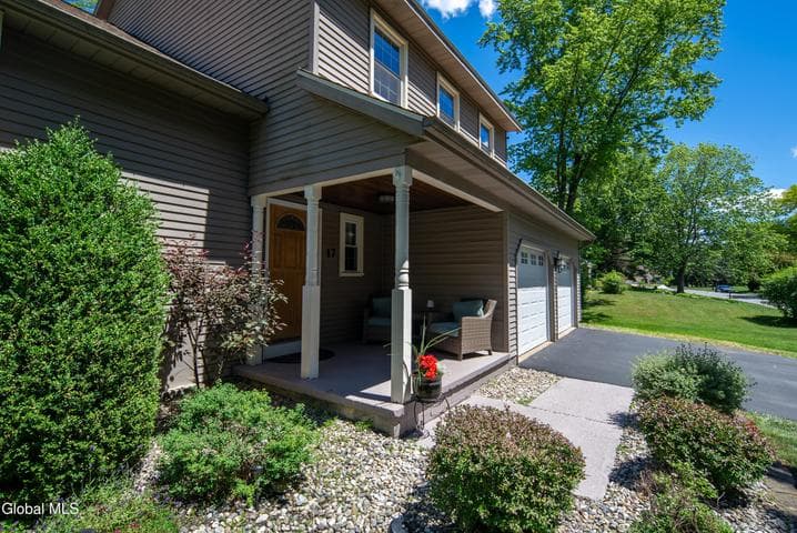 17 Montgomery Way, Clifton Park, NY, photo 3