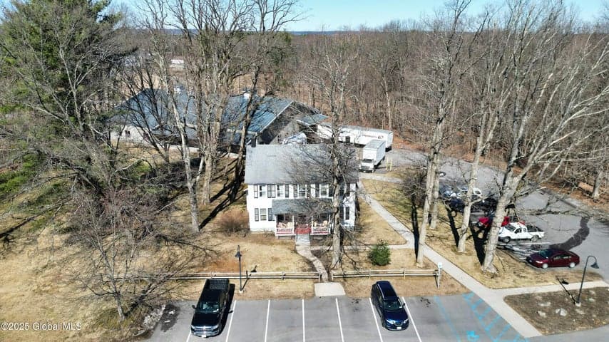 41 Geyser Road, Saratoga Springs, NY, photo 2