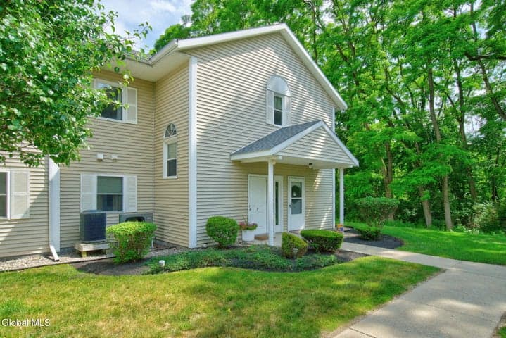 507 Greenwich Drive, Albany, NY, photo 2