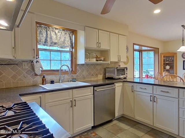 216 Anthony Road, Clifton Park, NY, photo 5