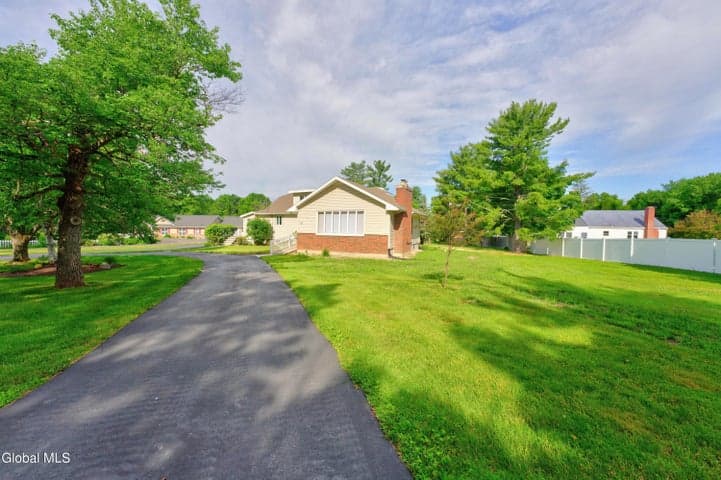 12 Glenwood Road, North Greenbush, NY, photo 2
