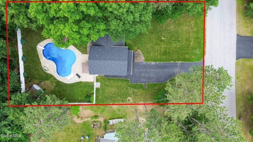33 Wineberry Lane, Malta, NY, photo 3