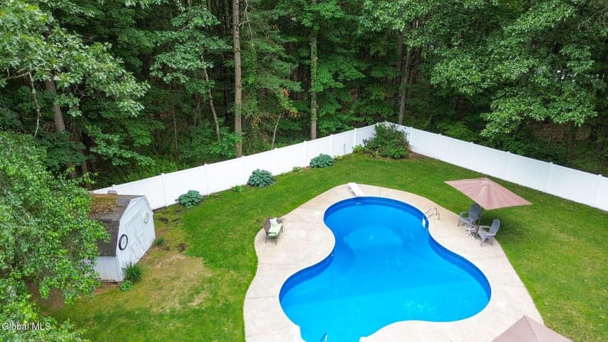 33 Wineberry Lane, Malta, NY, photo 4