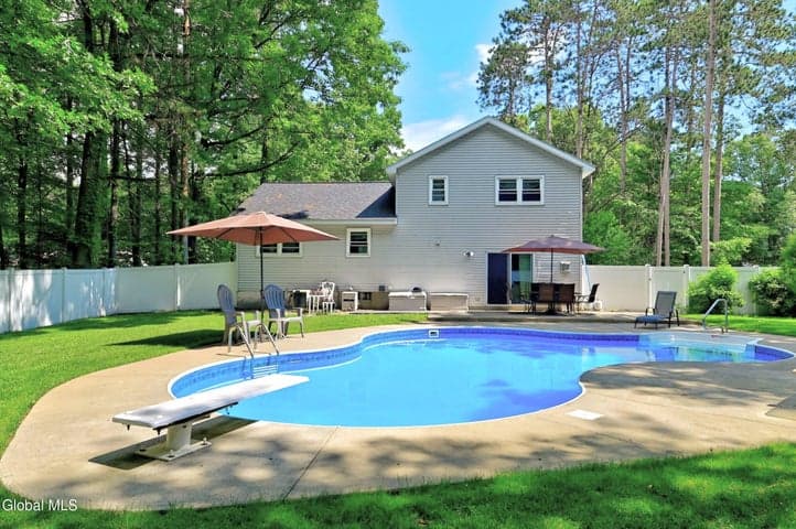 33 Wineberry Lane, Malta, NY, photo 2