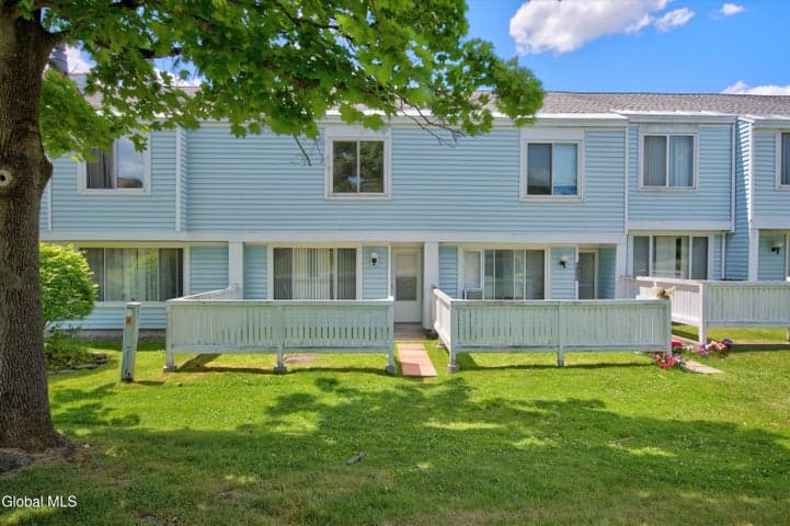 1005 Rockport Court, East Greenbush, NY, photo 2