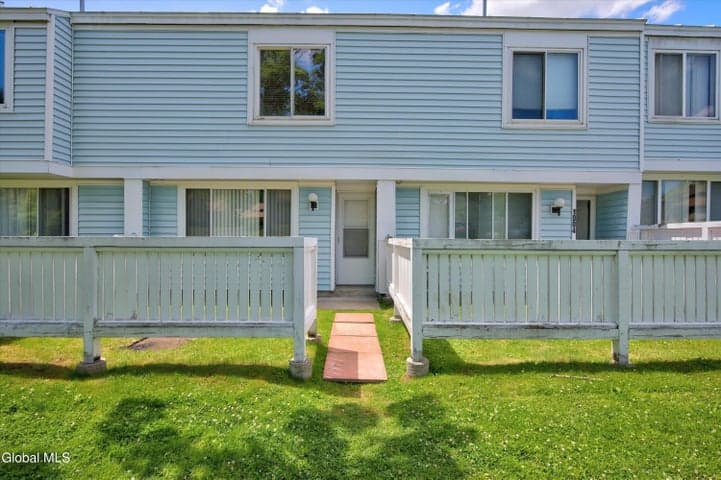 1005 Rockport Court, East Greenbush, NY, photo 3