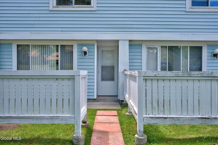 1005 Rockport Court, East Greenbush, NY, photo 4
