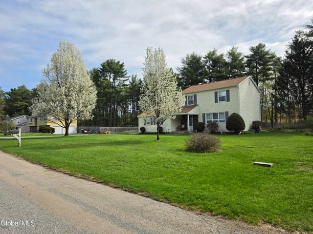 11 Sweetbriar Lane, Queensbury, NY, photo 2