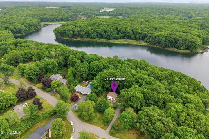 29 Stony Brook Drive, Rexford, NY, photo 4