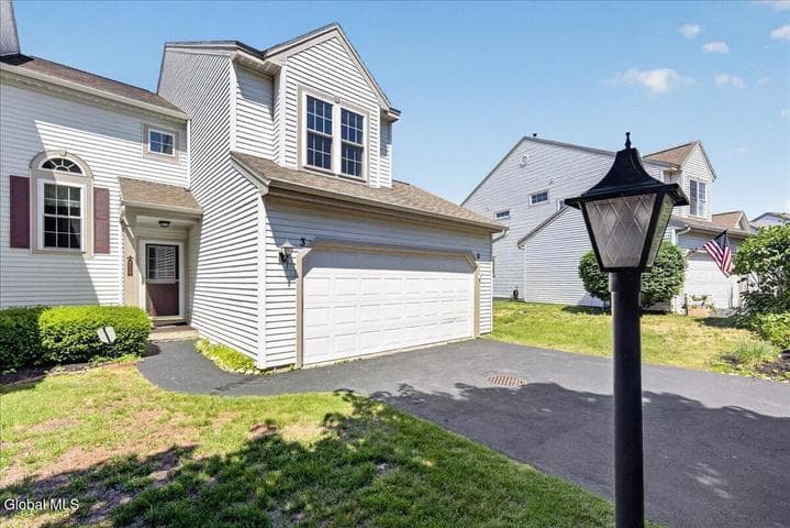 3 Highpointe Drive, Troy, NY