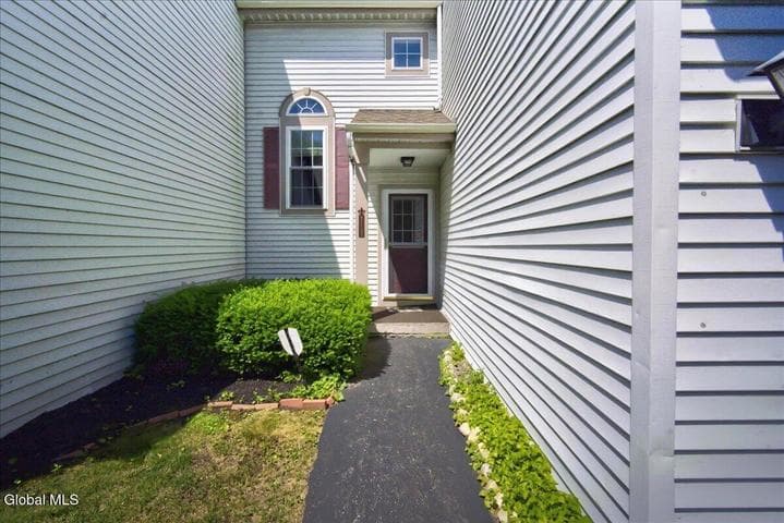 3 Highpointe Drive, Troy, NY, photo 2