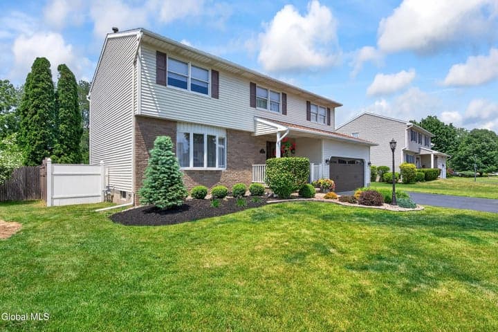 13 Berkshire Drive, Colonie, NY, photo 2