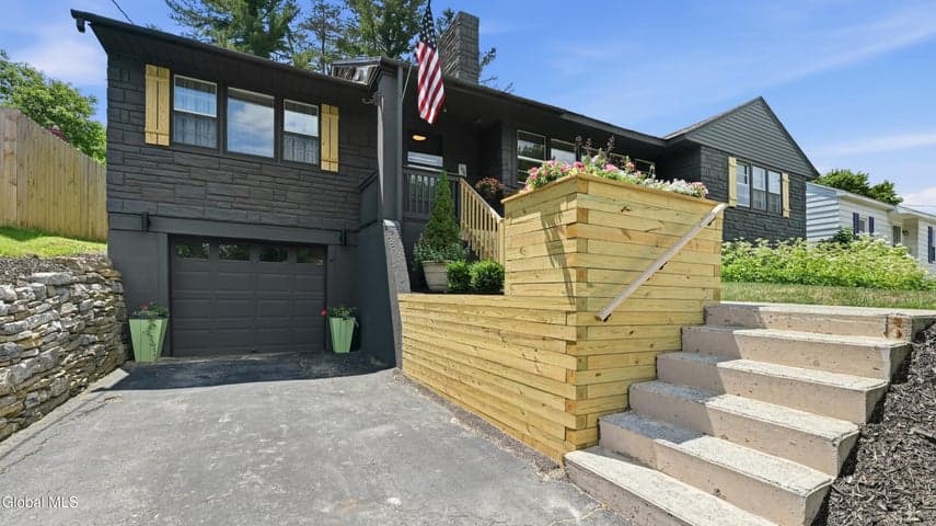 154 Montgomery Street, Canajoharie, NY, photo 4