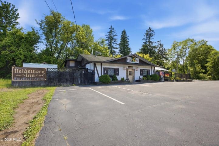 352 Quaker Road, Queensbury, NY, photo 3