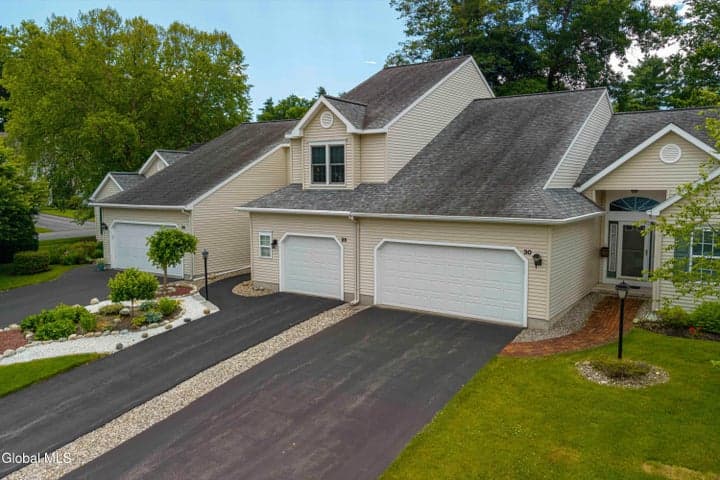 28 Cedar Court, Queensbury, NY, photo 3