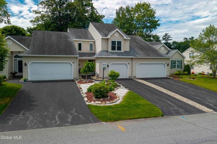 28 Cedar Court, Queensbury, NY, photo 4