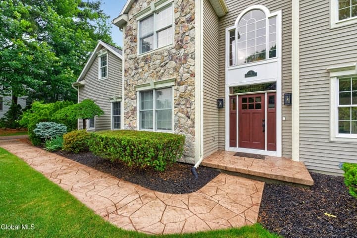 35 Ginger Terrace, Halfmoon, NY, photo 4
