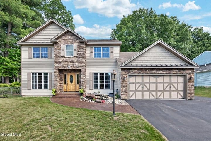 70 Longwood Drive, Clifton Park, NY, photo 1