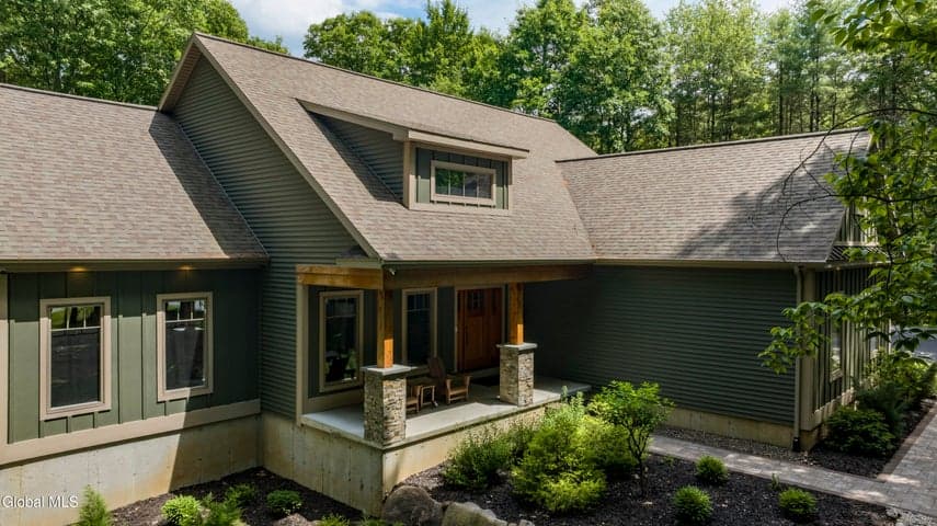 8 Caitlin Court, Saratoga Springs, NY, photo 2