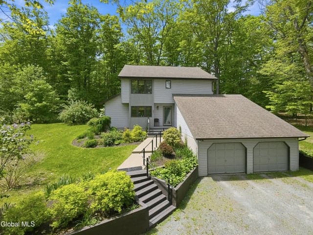 73 Silver Bridge Road, Schodack, NY