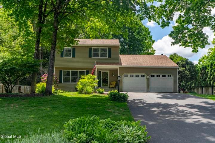 26 Thunder Run, Wilton, NY, photo 2