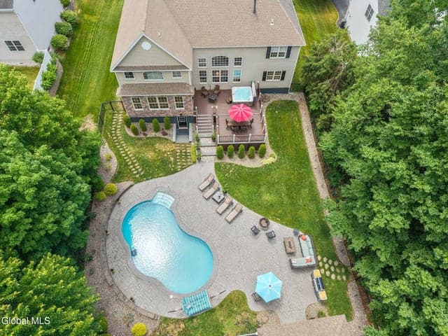 35 Shinnecock Hills Drive, Colonie, NY, photo 3