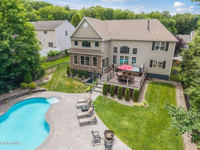 35 Shinnecock Hills Drive, Colonie, NY, photo 2