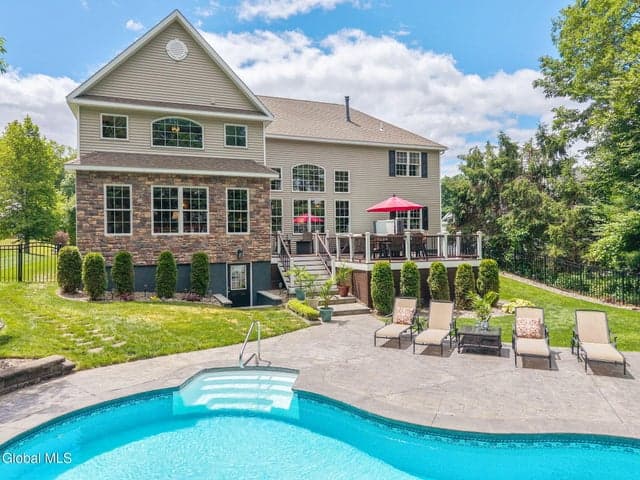 35 Shinnecock Hills Drive, Colonie, NY, photo 5