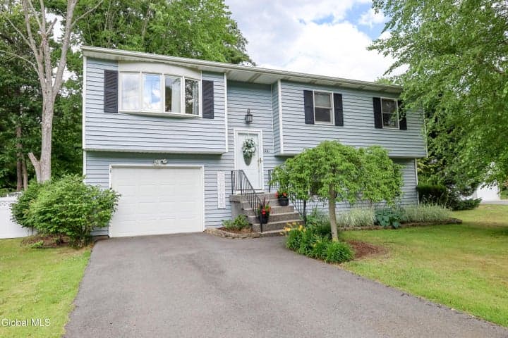 1081 Shave Road, Schenectady, NY
