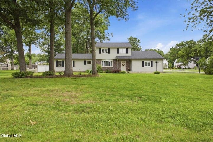 15 Jerome Lane, South Glens Falls, NY